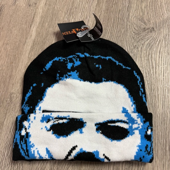 Halloween Roll-Down Beanie Teveal Mask NWT Universal Horror Michael Myers - Picture 2 of 6